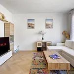 Appartement De Luxe A Republique Avec Terrasse