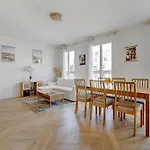 Appartement De Luxe A Republique Avec Terrasse